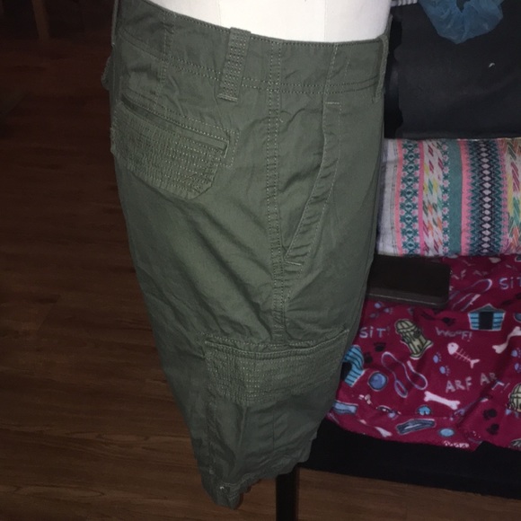 NWOT Apartment 9 Olive green cargo shorts - Picture 4 of 7